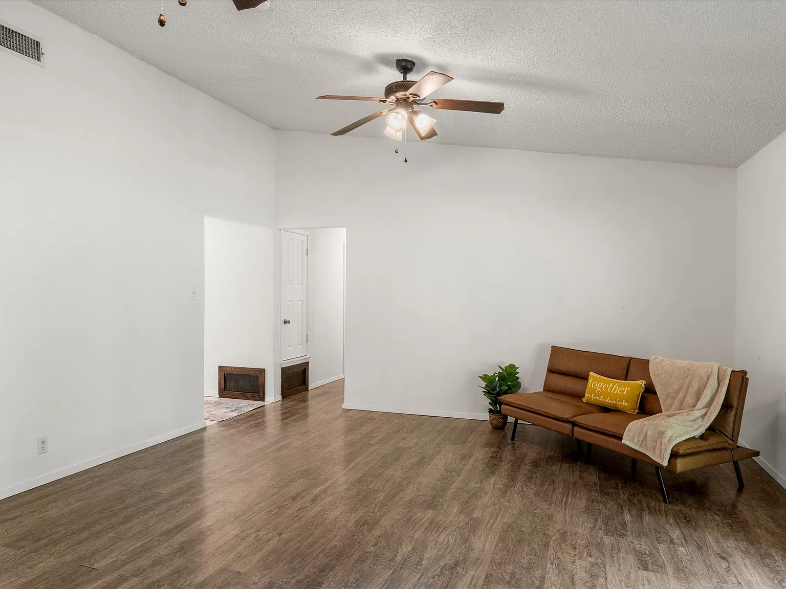 3 bed, 1314 sqft, $1,600 — Photo 3