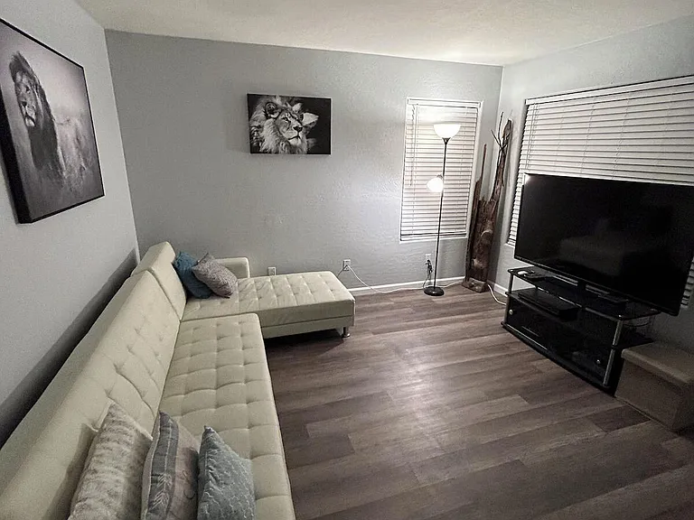 10826 W Wilshire Dr — Photo 5