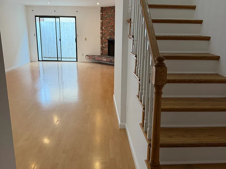 557 E Tujunga Ave #H — Photo 4