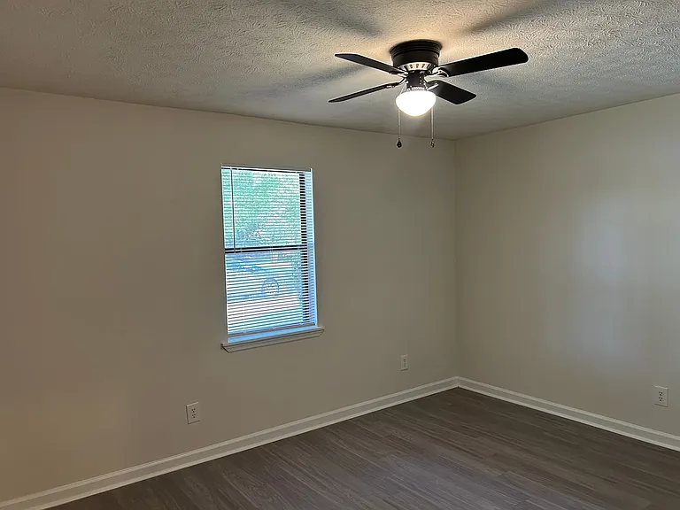 1010 Wellington Dr — Photo 5