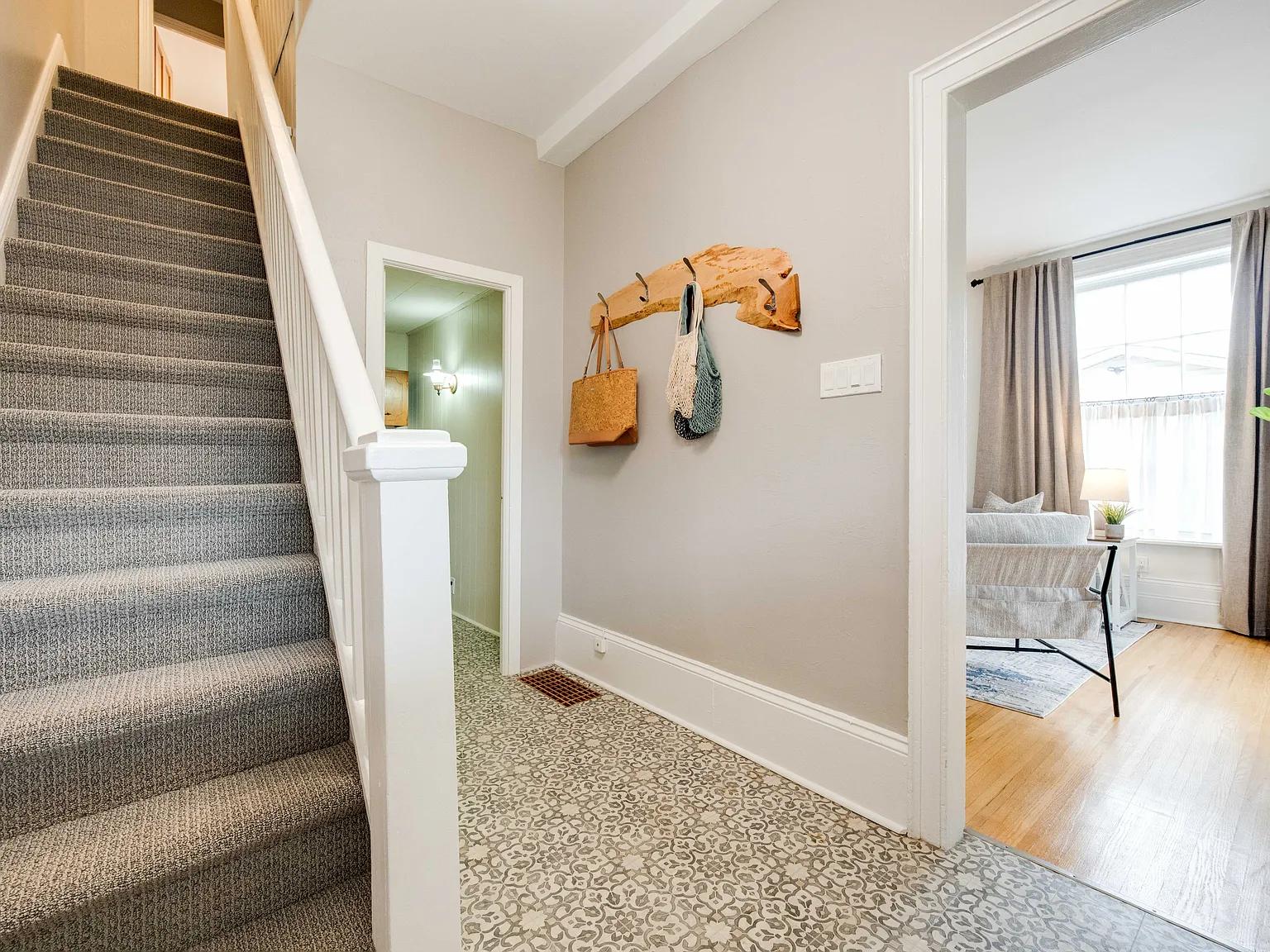 3 bed, 1200 sqft, $2,250 — Photo 4
