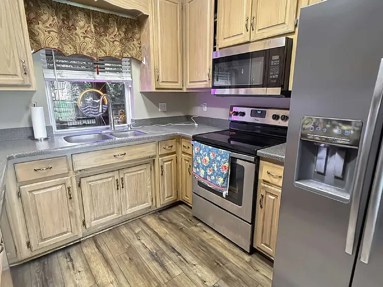 404 Buxton Way — Photo 5