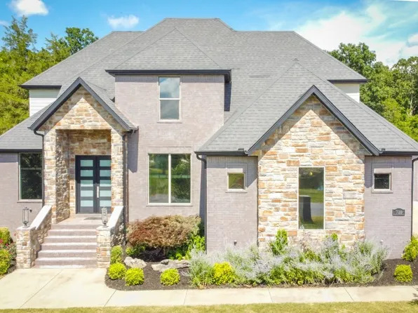 718 Winding Spring Dr, Fayetteville, AR 72703