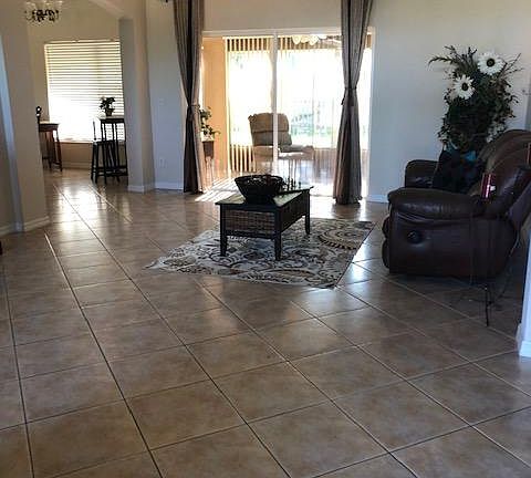 2nd image of 917 Oasis Ct