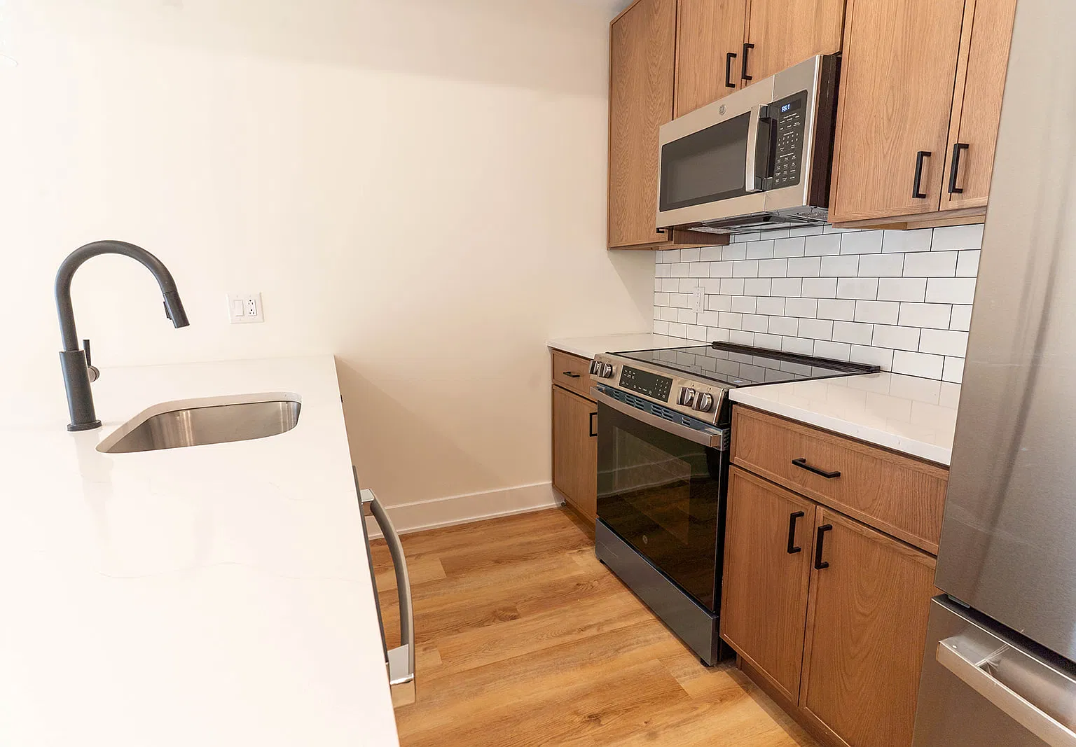 3 bed, $3,000 — Photo 2