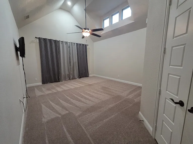 Master Bedroom 1b
