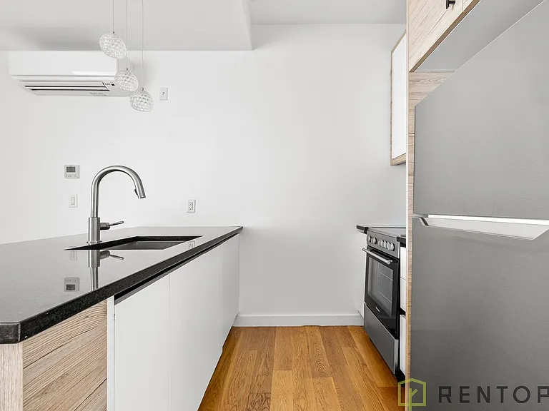1875 Atlantic Ave #3P — Photo 2