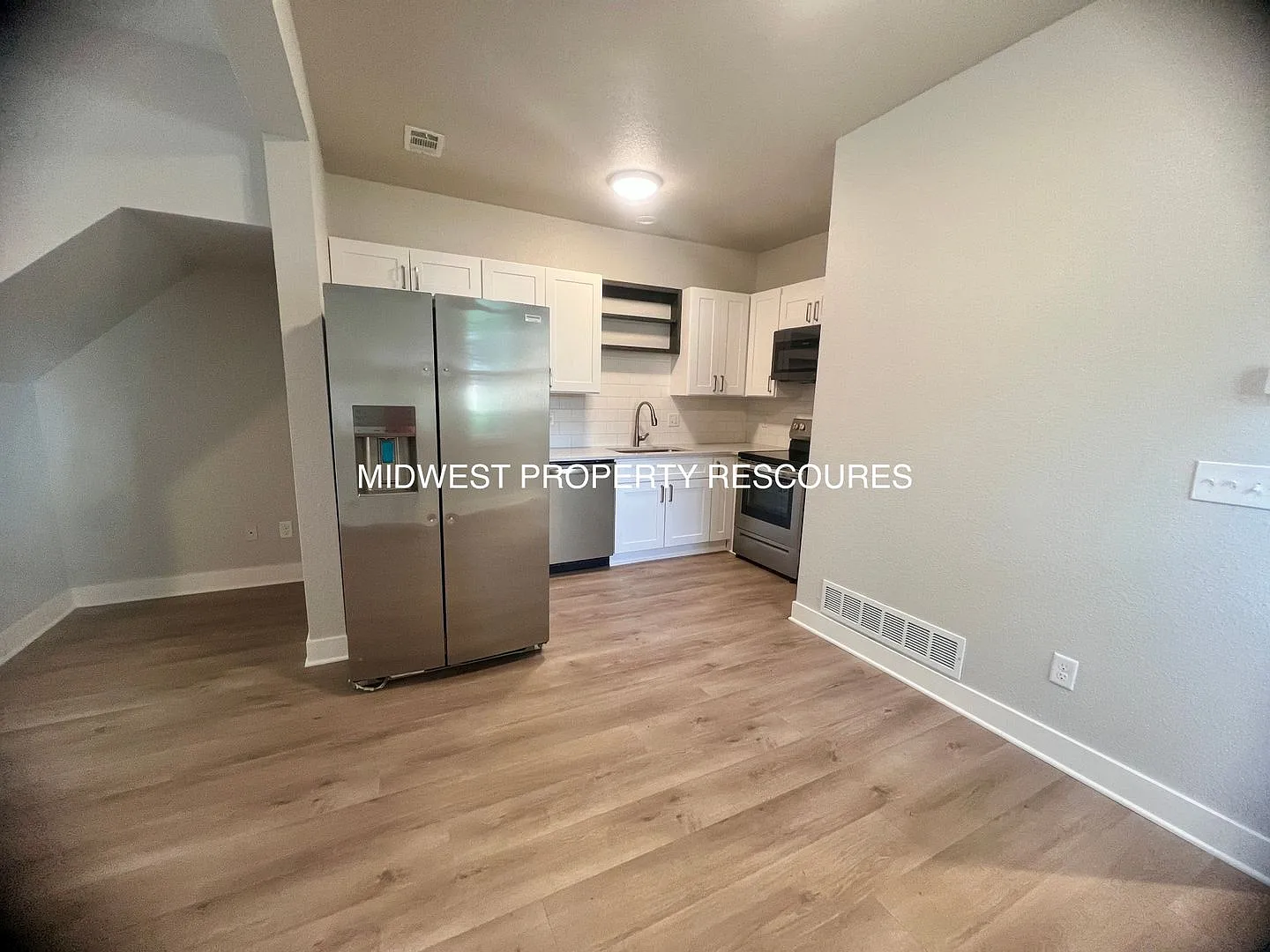 Highly Desired 3 Bd End Unit For Lease in Pleasant Hill | Offered by Midwest Property Resources — Photo 3
