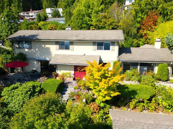 560 Craigmohr Dr, West Vancouver, BC V7S 1W9