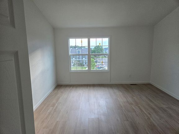 4th image of 10764 Foxwood Ct