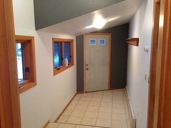 Spacious arctic entry