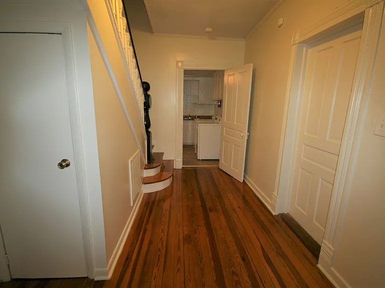 910 Lancaster St #A — Photo 2