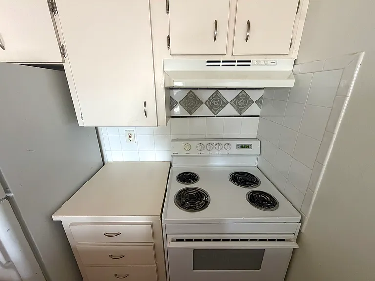 717 Angelina Ln — Photo 2
