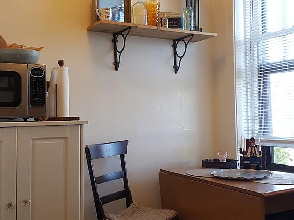 2nd image of 2530 N Sacramento Ave #202