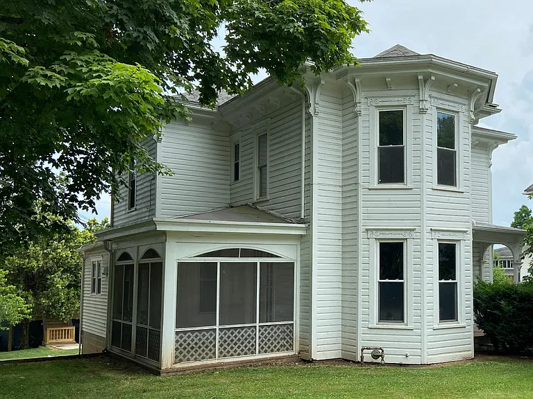 169 E State St — Photo 2