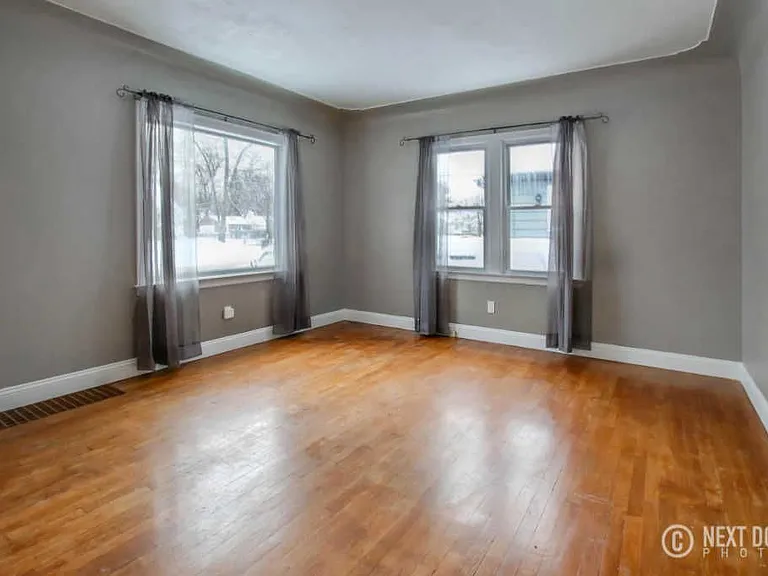 1319 Diamond Ave NE — Photo 2