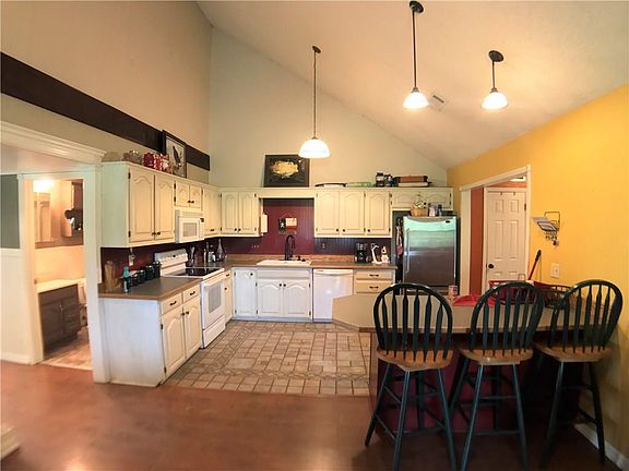 3rd image of 6546 Private Road 2270