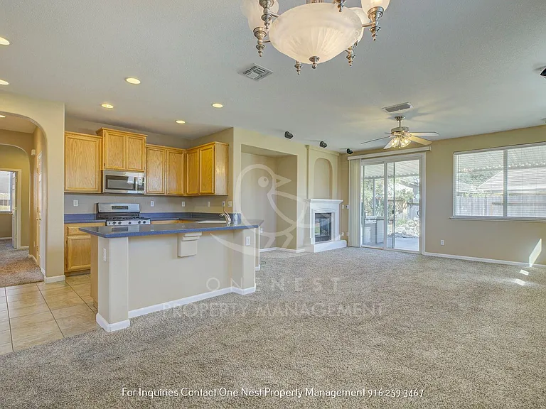 418 Dumont Ct — Photo 6