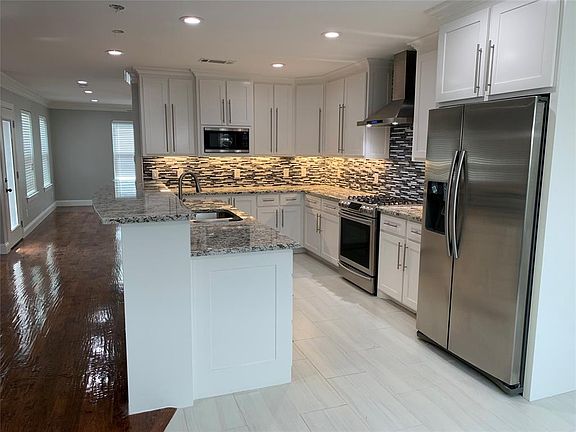 5th image of 2932 Shorewood Dr