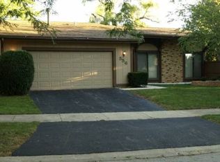 556 Carlsbad Trl, Roselle, IL 60172