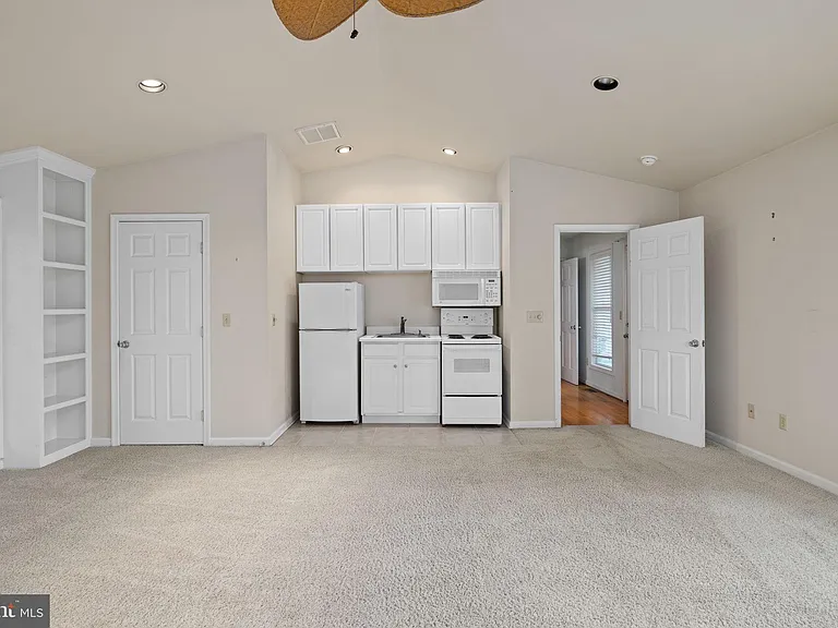 1312 Stafford Ave — Photo 17