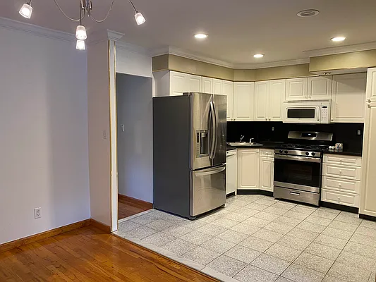 Rented by Rentiko Inc | media 13