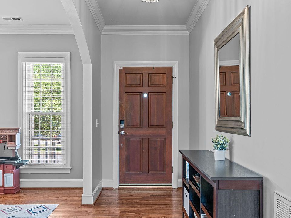 1st image of 5000 Denham Ct