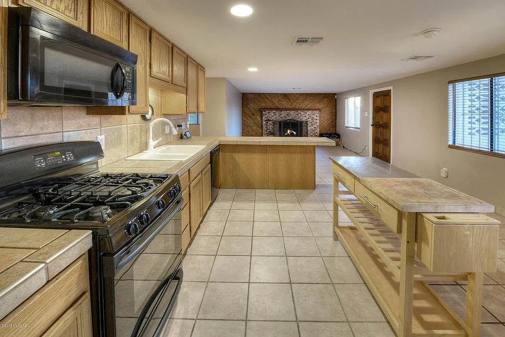 534 E Lee St — Photo 3