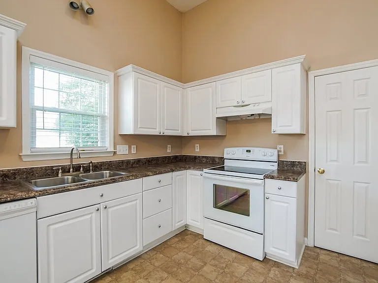 7137 Spanglers Spring Way — Photo 5