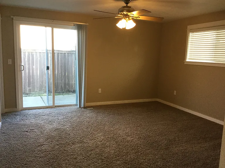 4067 Somerset Dr NE — Photo 7