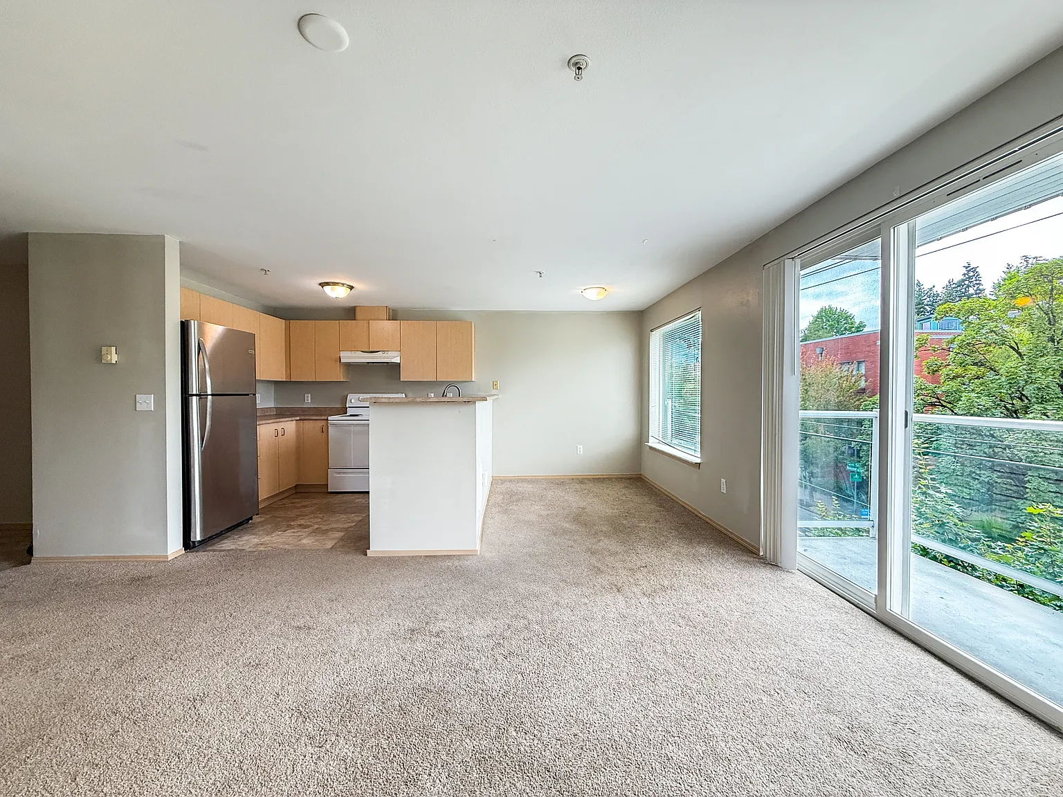 5200 Roosevelt Way NE, Seattle - 302 — Photo 3