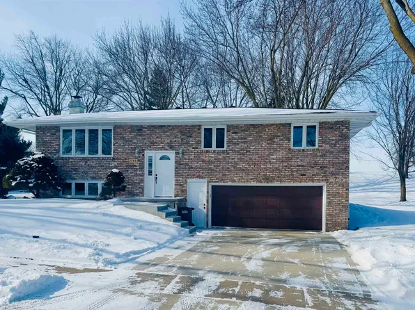 1793 Glenwood Ct, Dubuque, IA 52002