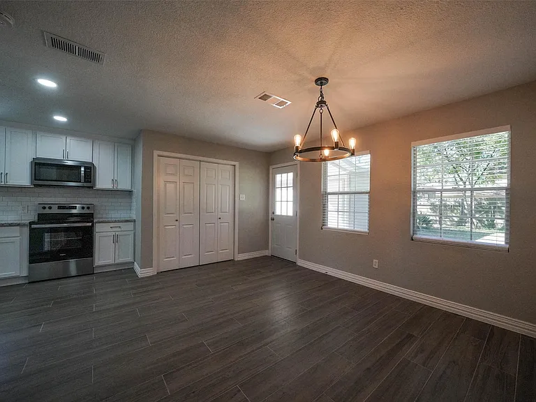 7818 Beaufort Dr — Photo 12