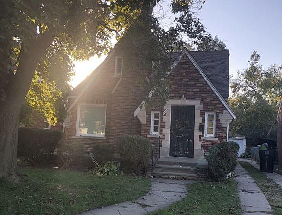 2nd image of 16883 Robson St
