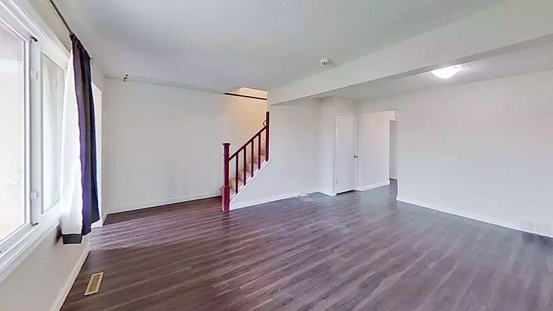 Hinton Apartment for rent - 2 Bedrooms — photo 2