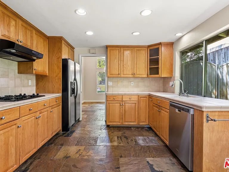 22840 Sparrowdell Dr — Photo 8