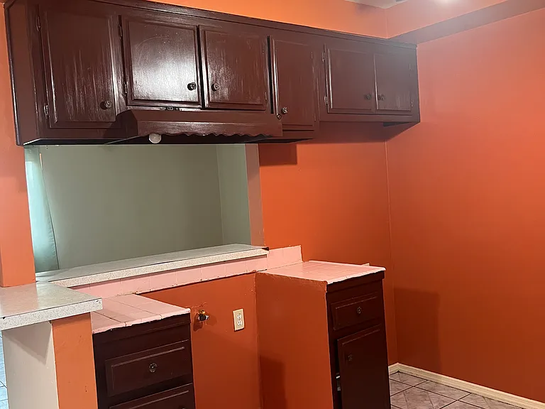 3048 E 60th Pl — Photo 7