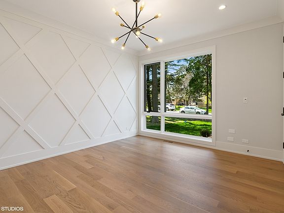 5th image of 1015 Linden Leaf Dr