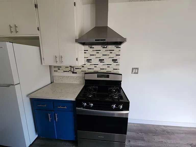 1576 Locust Apts LLC — Photo 5