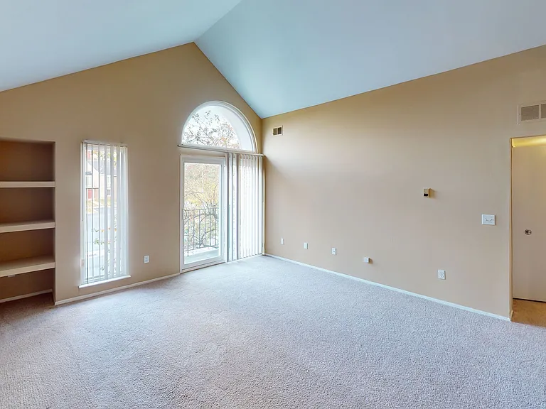 Heights of Novi Apartments — Photo 3