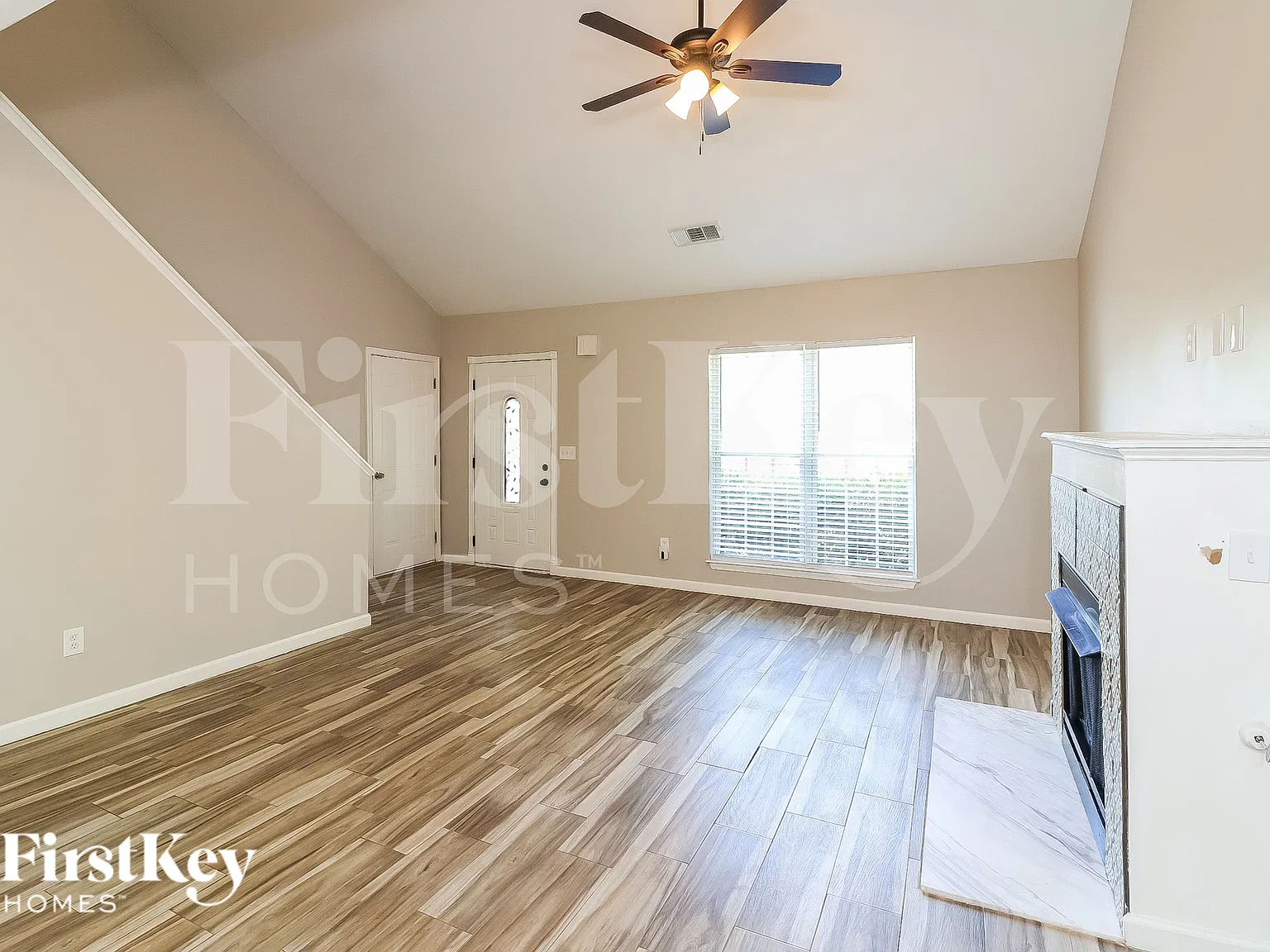 3 bed, 2.0 bath, 1824 sqft, $2,390 — Photo 3
