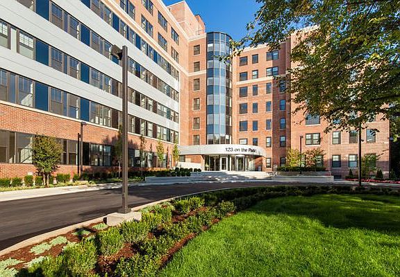 4th image of 10 Saint Pauls Pl APT 2J