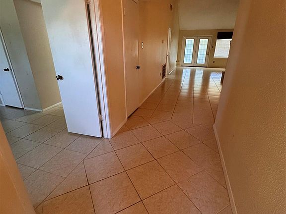 2nd image of 3423 Pecan Point Dr