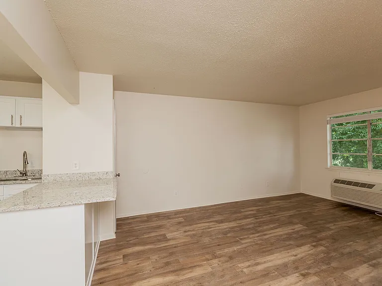 Kate's View Apartments | Updated North Chattanooga Apartments with Scenic Views — Photo 5