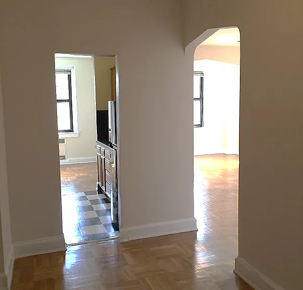 Ambassador Apartments — Photo 11
