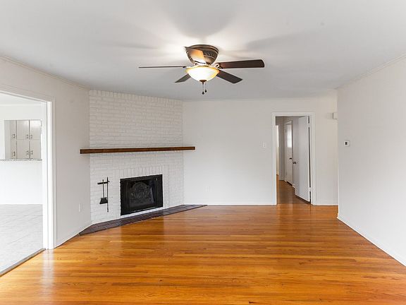 5th image of 239 Arlington Dr