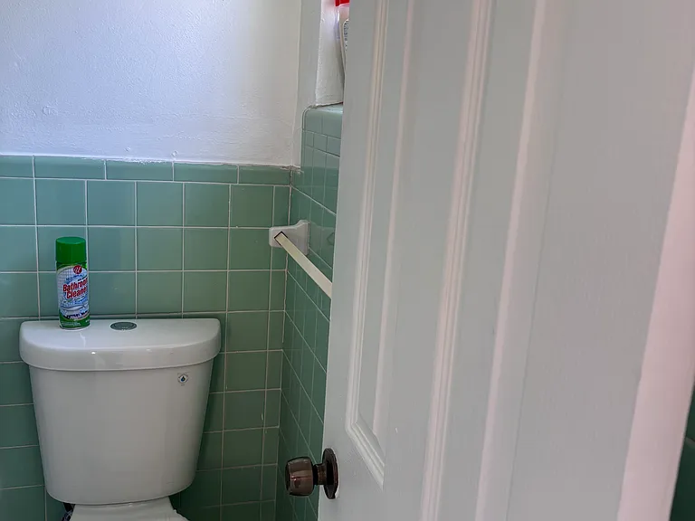 2243 NE 172nd St #4 — Photo 5