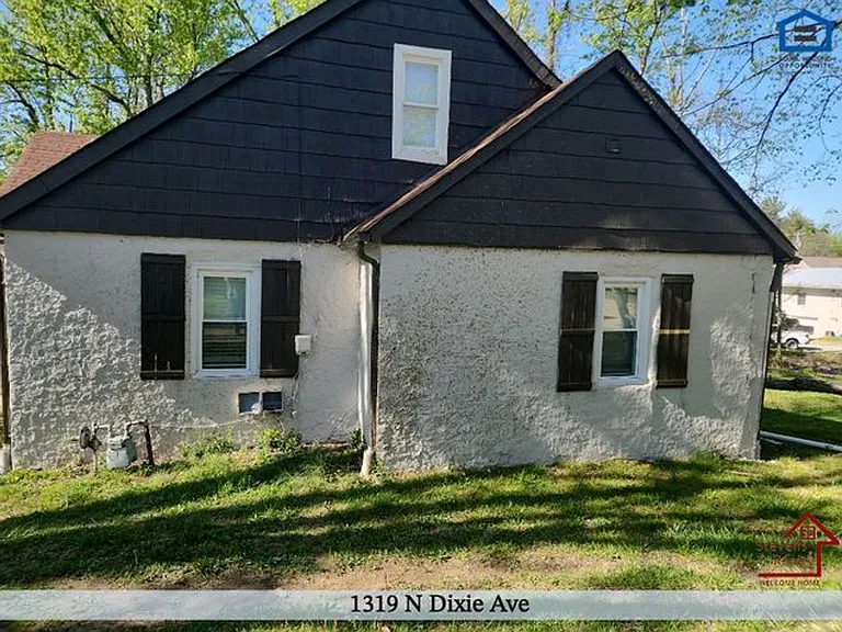 1319 N Dixie Ave — Photo 2