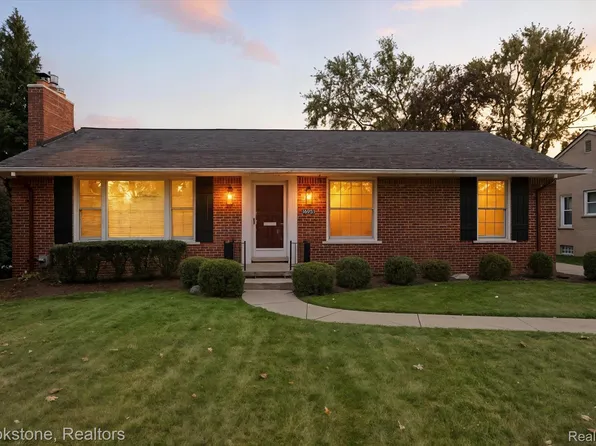 16951 Locherbie Ave, Beverly Hills, MI 48025