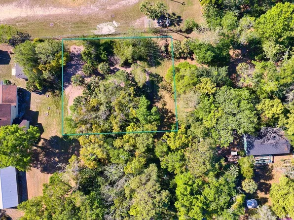 254 8th St, Apalachicola, FL 32320